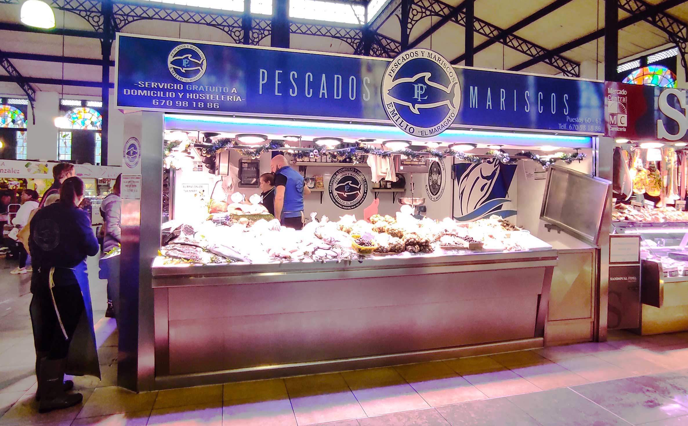 Puesto de Pescados y Mariscos Emilio El Maragato en el Mercado Central de Salamanca